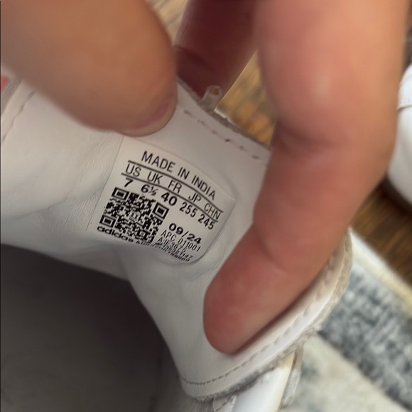 Adidas White and Black Sneakers Classic Low-Top Design - Picture 2 of 4